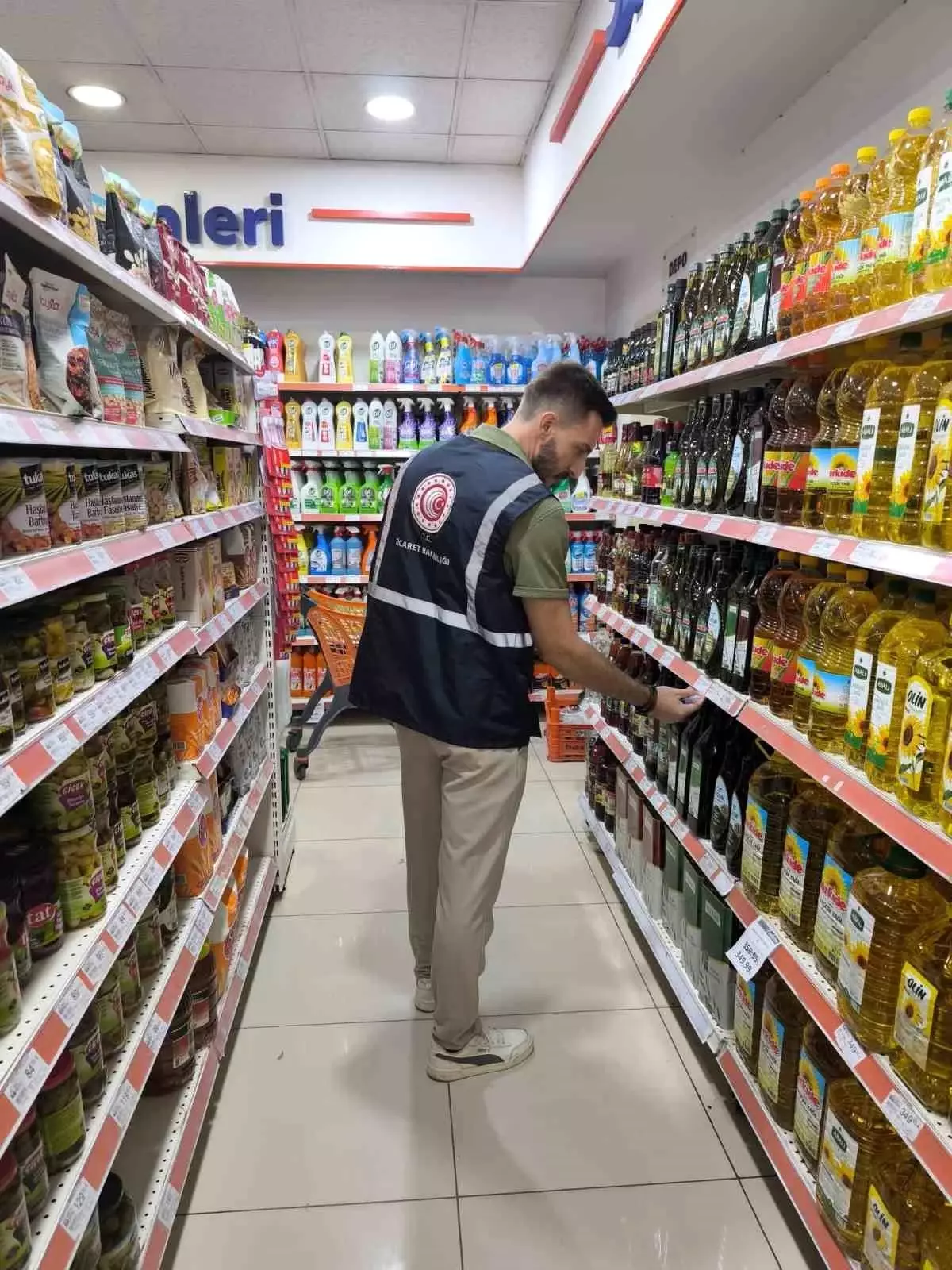 İzmir'de Fahiş Fiyat Artışlarına Karşı Market Denetimleri Sürüyor