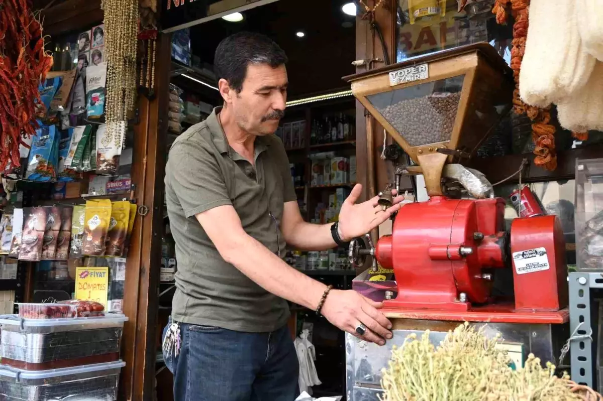 Eskişehir'de Zillerle Geleneği Yaşatan Baharatçı: Metin Ağılönü