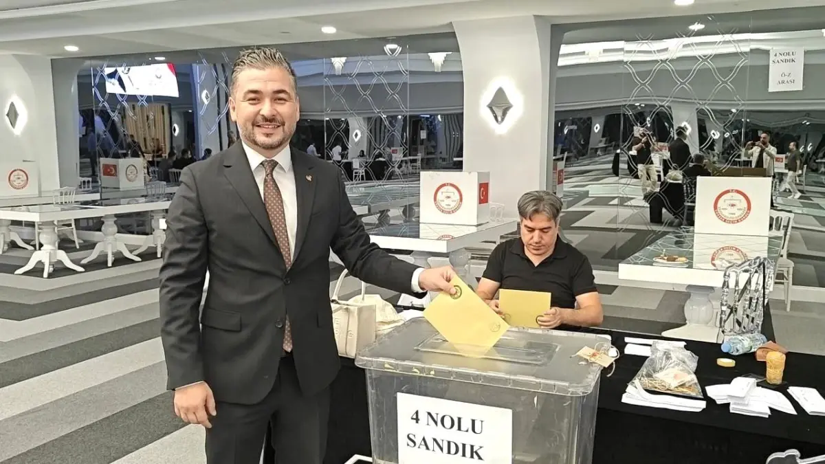 Uğur Nuri Akın, Kayseri Eczacı Odası Başkanı Olarak Yeniden Seçildi