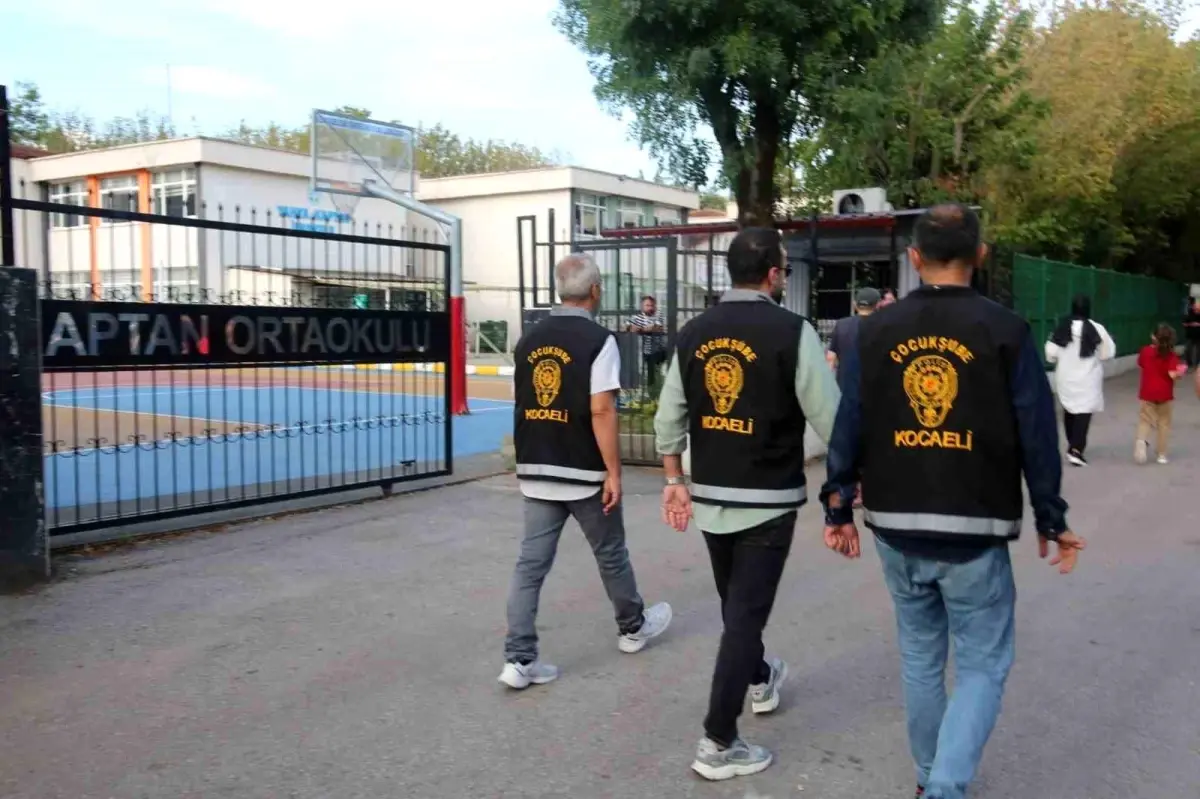 Kocaeli'de Narkotik Polislerinin Okul Çevrelerinde Geniş Kapsamlı Denetim