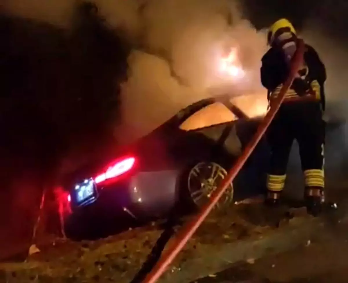 Bolu'da Lüks Otomobil Alev Alev Yandı