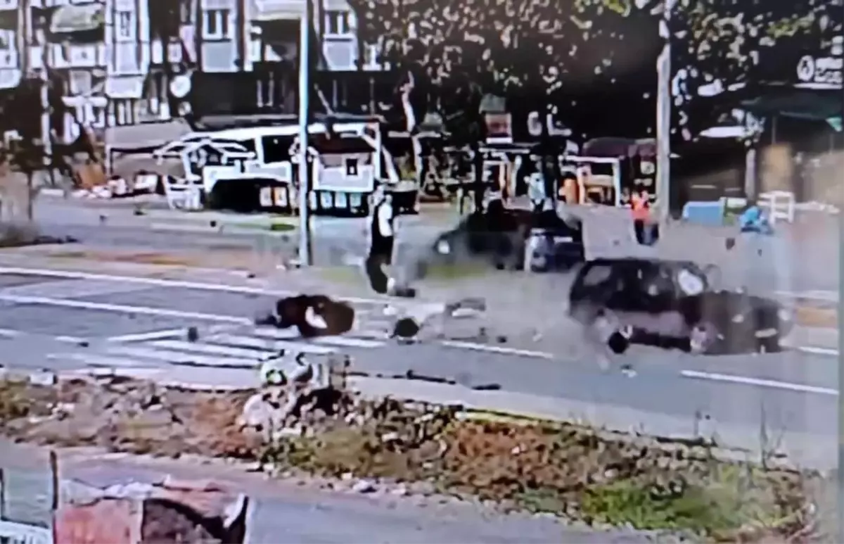 Sakarya'da Elektrikli Bisiklet ile Otomobil Çarpıştı: Anne Hayatını Kaybetti, Kızı Yaralandı