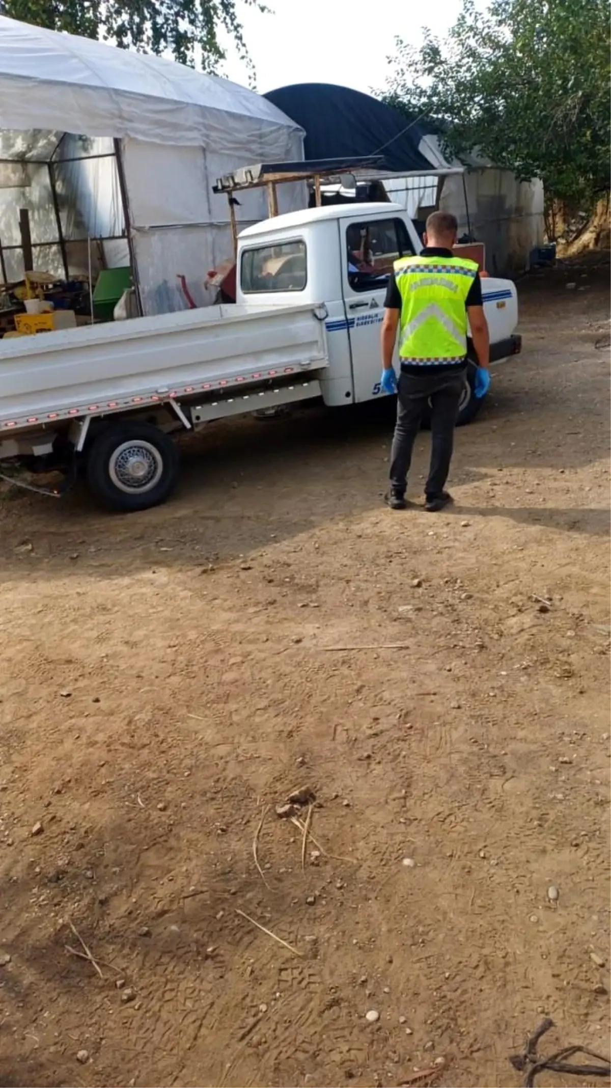 Antalya'da Traktör ile Kamyonet Arasında Sıkışan Adam Hayatını Kaybetti