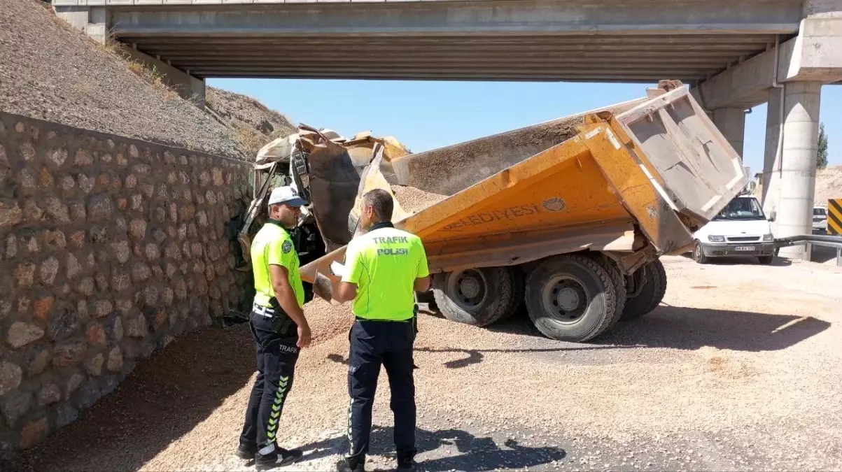 Malatya'da Hafriyat Kamyonu Kazasında Bir Kişi Hayatını Kaybetti