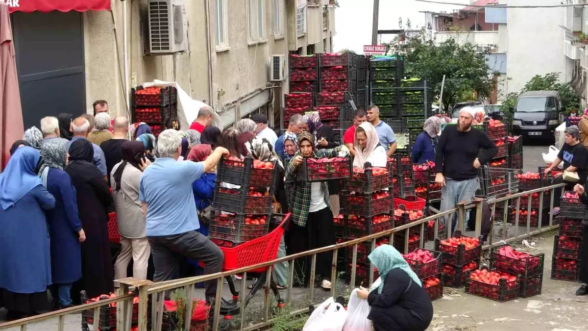 Trabzon'da Yenilenen Market Açılışında İzdiham