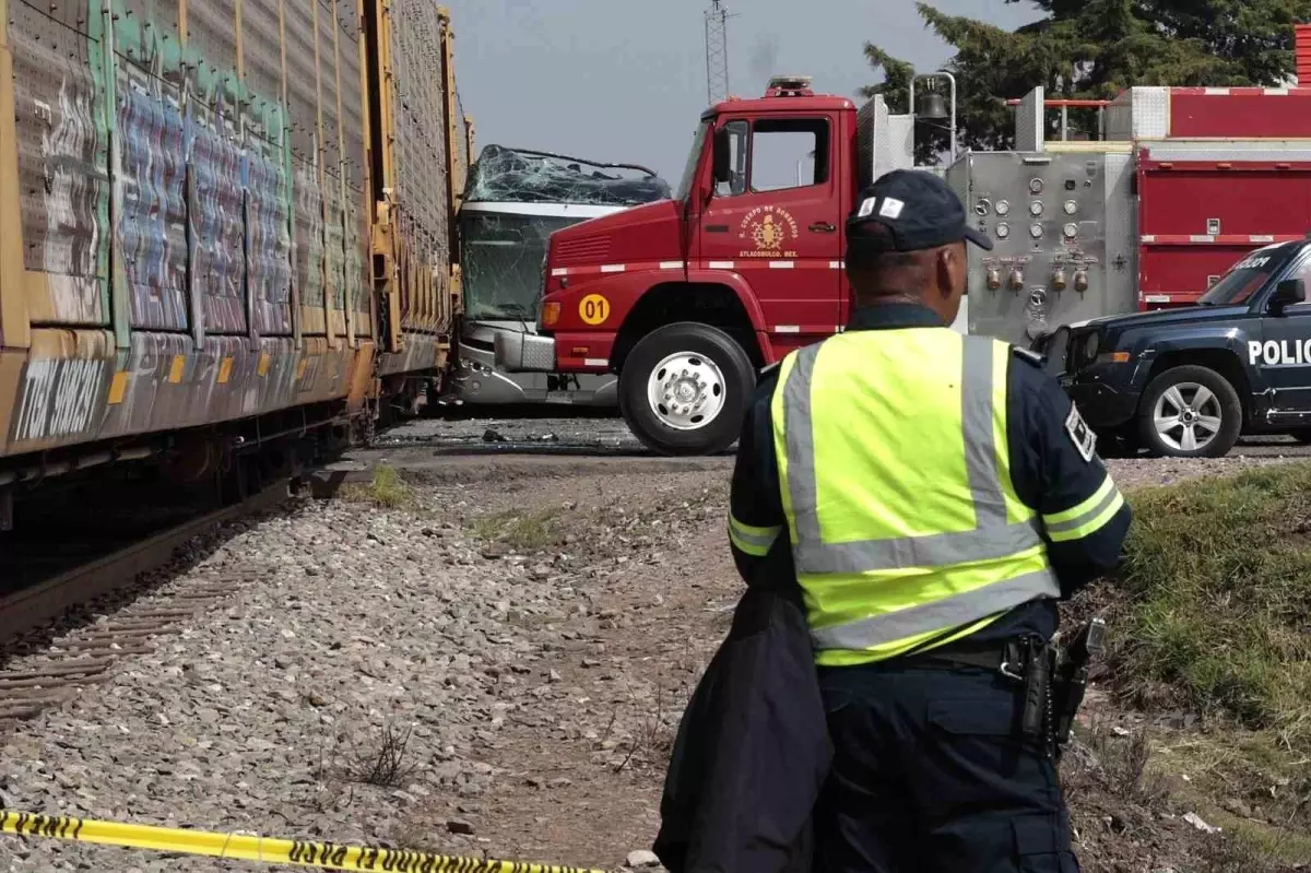 Meksika'daki tren kazasında ölü sayısı 10'a yükseldi