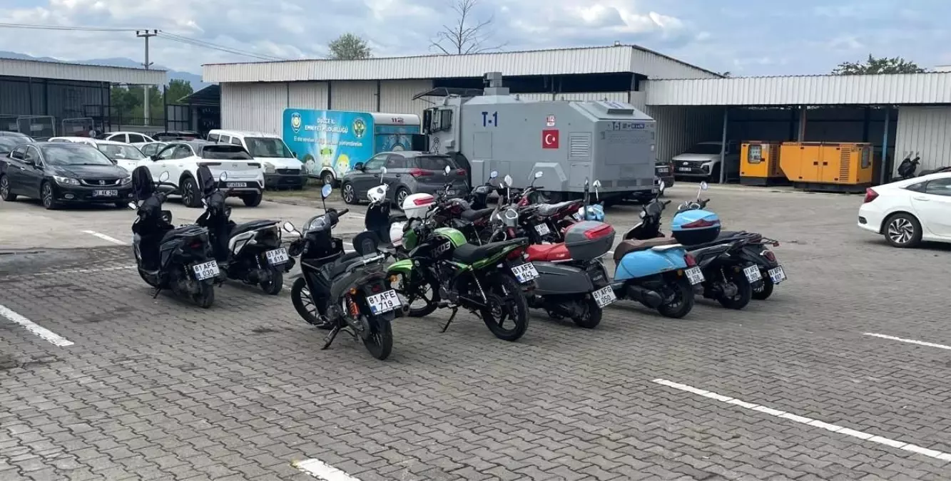 Düzce'de Usulsüz Motosiklet Operasyonu: 21 Araç Ele Geçirildi, 27 Gözaltı