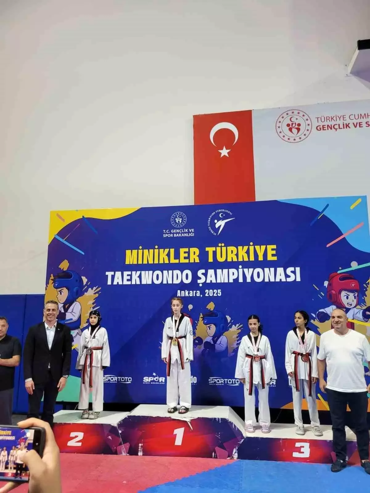 Düzceli Sporcu Narin Ülkü Aslanhan, Minikler Türkiye Taekwondo Şampiyonasında İkinci Oldu