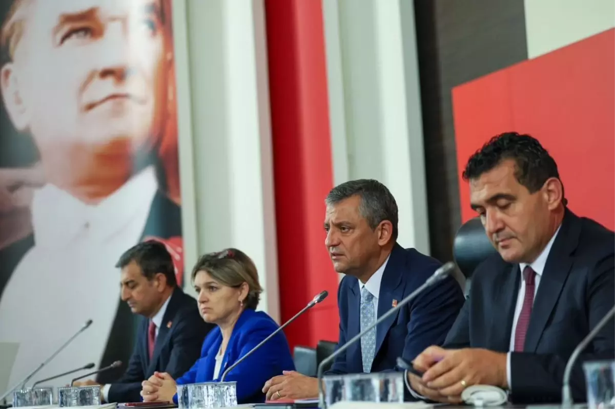 CHP Genel Başkanı Özgür Özel İl Başkanları Toplantısına Başkanlık Etti