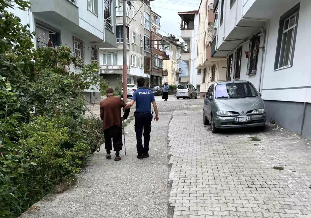 Yaşlı Vatandaşa Emniyet Ekiplerinden Destek