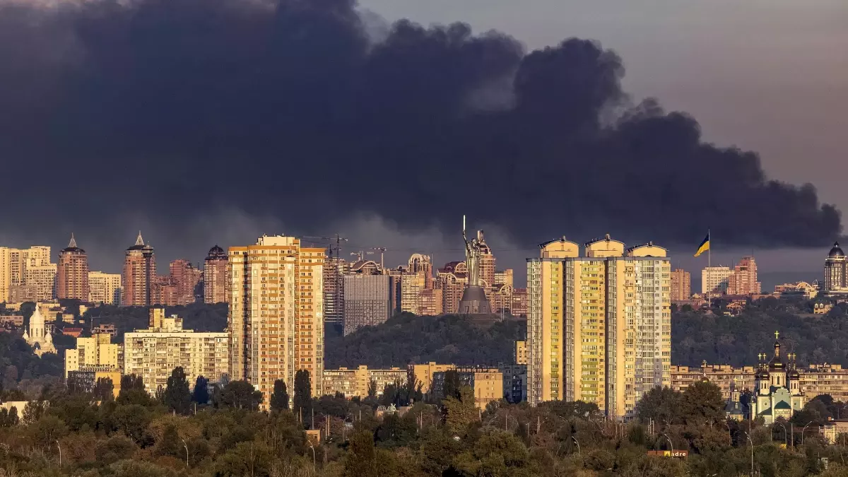 Kiev'deki Hükümet Binasına Rusya'dan Saldırı