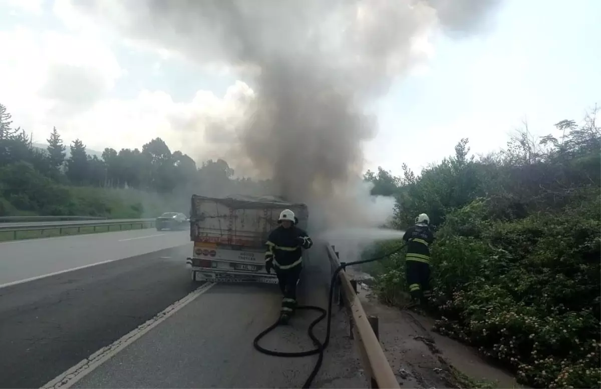 Hatay'da Tır Dorsesindeki Yangın Kontrol Altına Alındı
