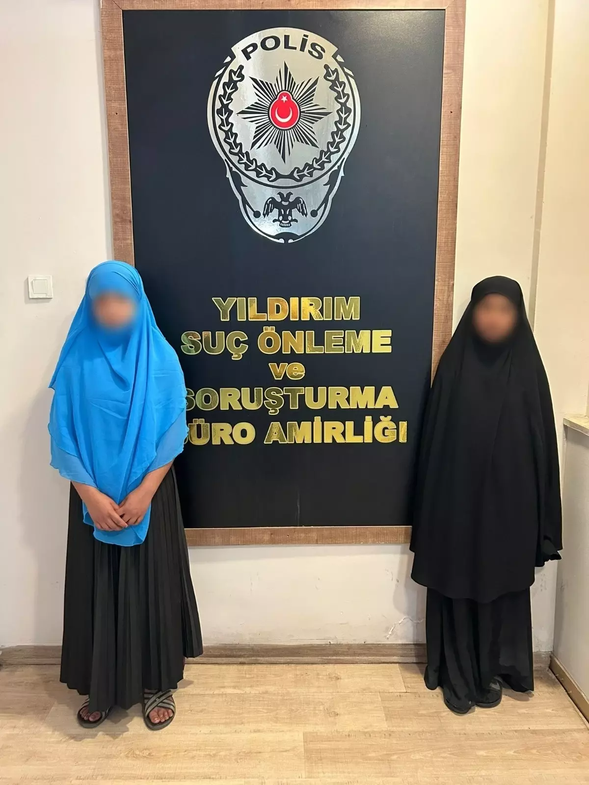 Bursa'da Tırnakçılık Yapan 3 Kadın Yakalandı