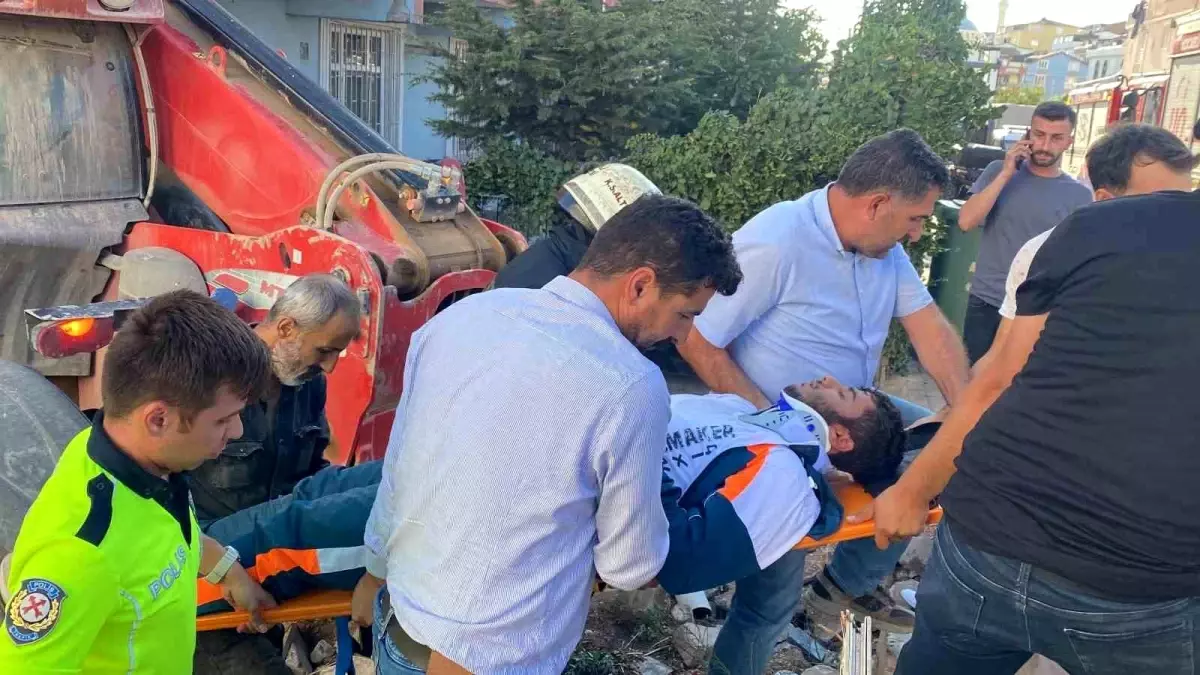 Kocaeli'de İş Makinesi Kontrolden Çıktı: 4 Yaralı