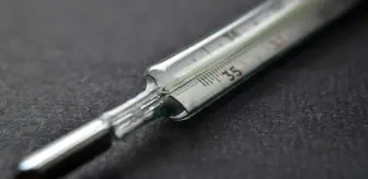 22 yıl boyunca kalçasındaki termometreyle yaşadı