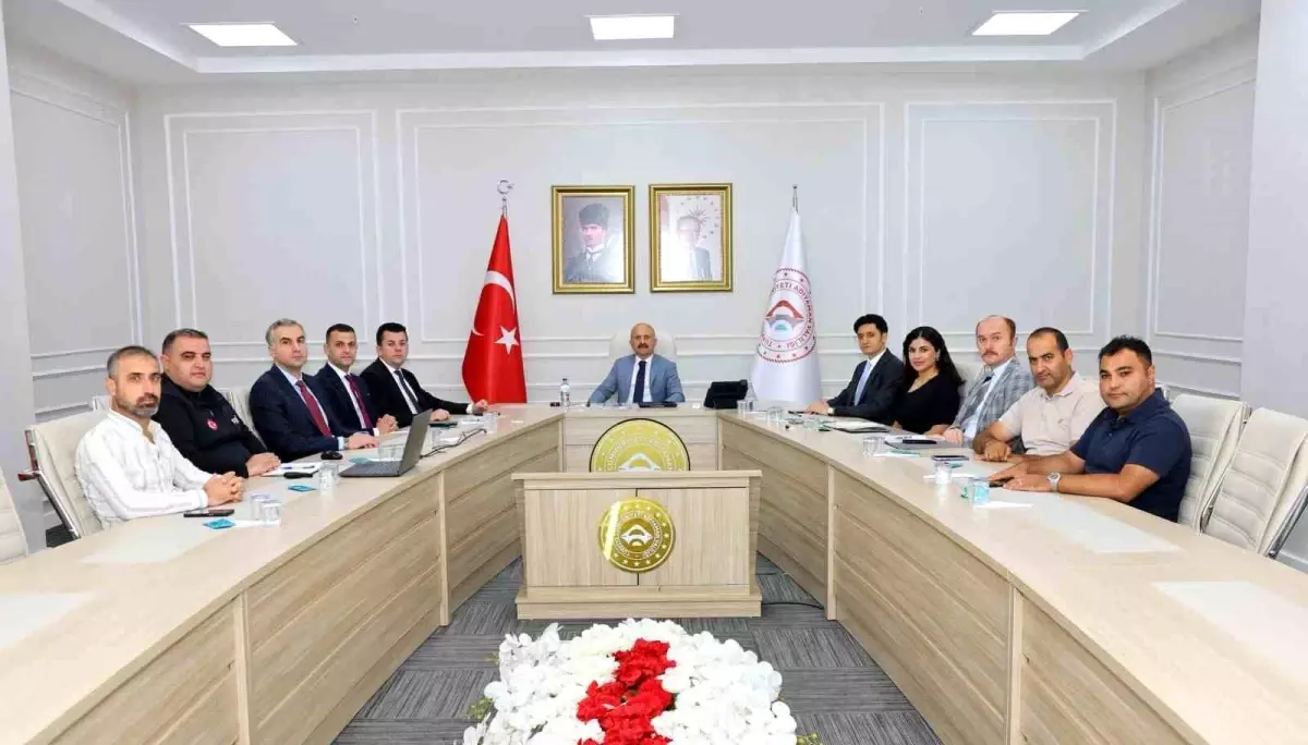 Adıyaman'da Deprem Konutları Değerlendirme Toplantısı Gerçekleştirildi