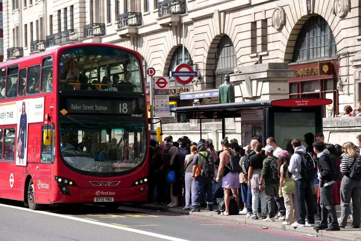 Londra'da Ulaşım Kaosu: Grev Nedeniyle Metro Hizmetleri Kapalı
