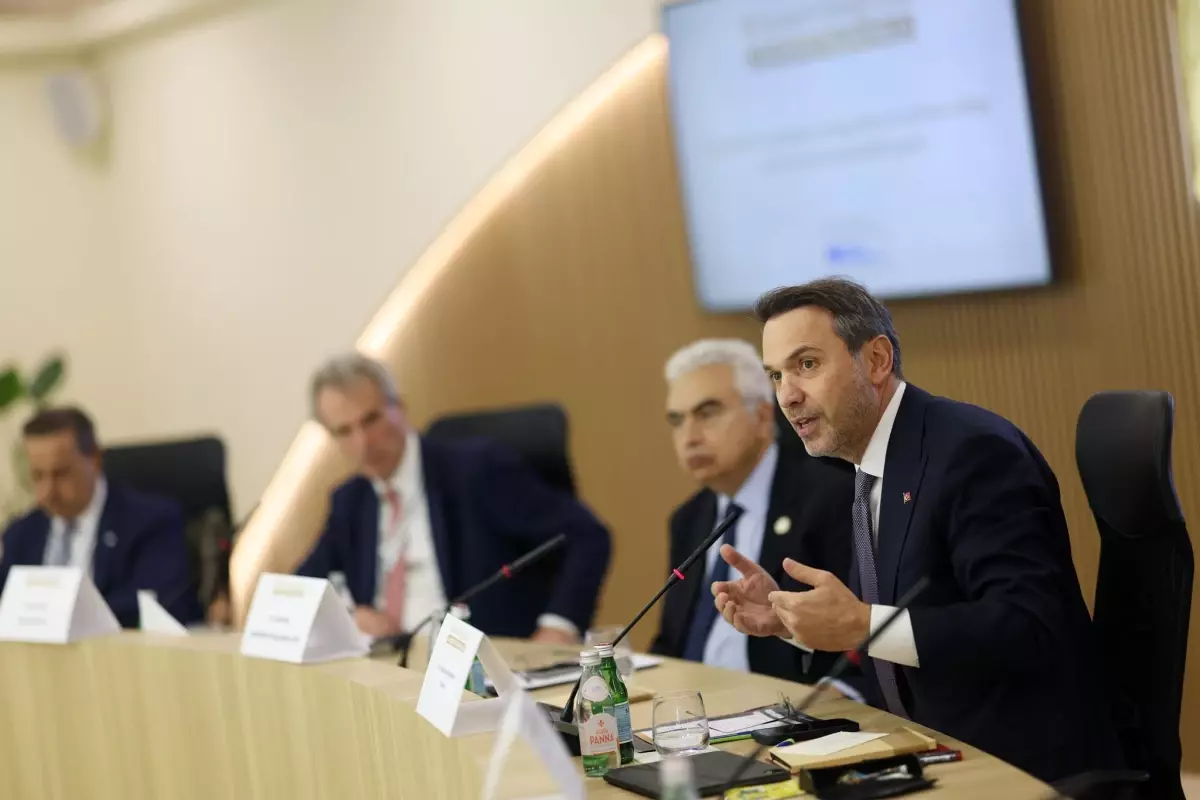 Bakan Bayraktar İtalya'da Enerji İş Birlikleri İçin Temaslarda Bulundu