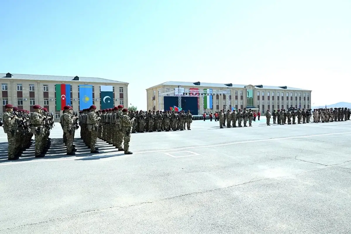 Bakü'de özel kuvvetlerin katıldığı tatbikat