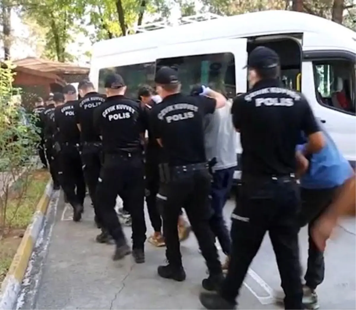 Batman'da Göçmen Kaçakçılarına Hava Destekli Operasyon
