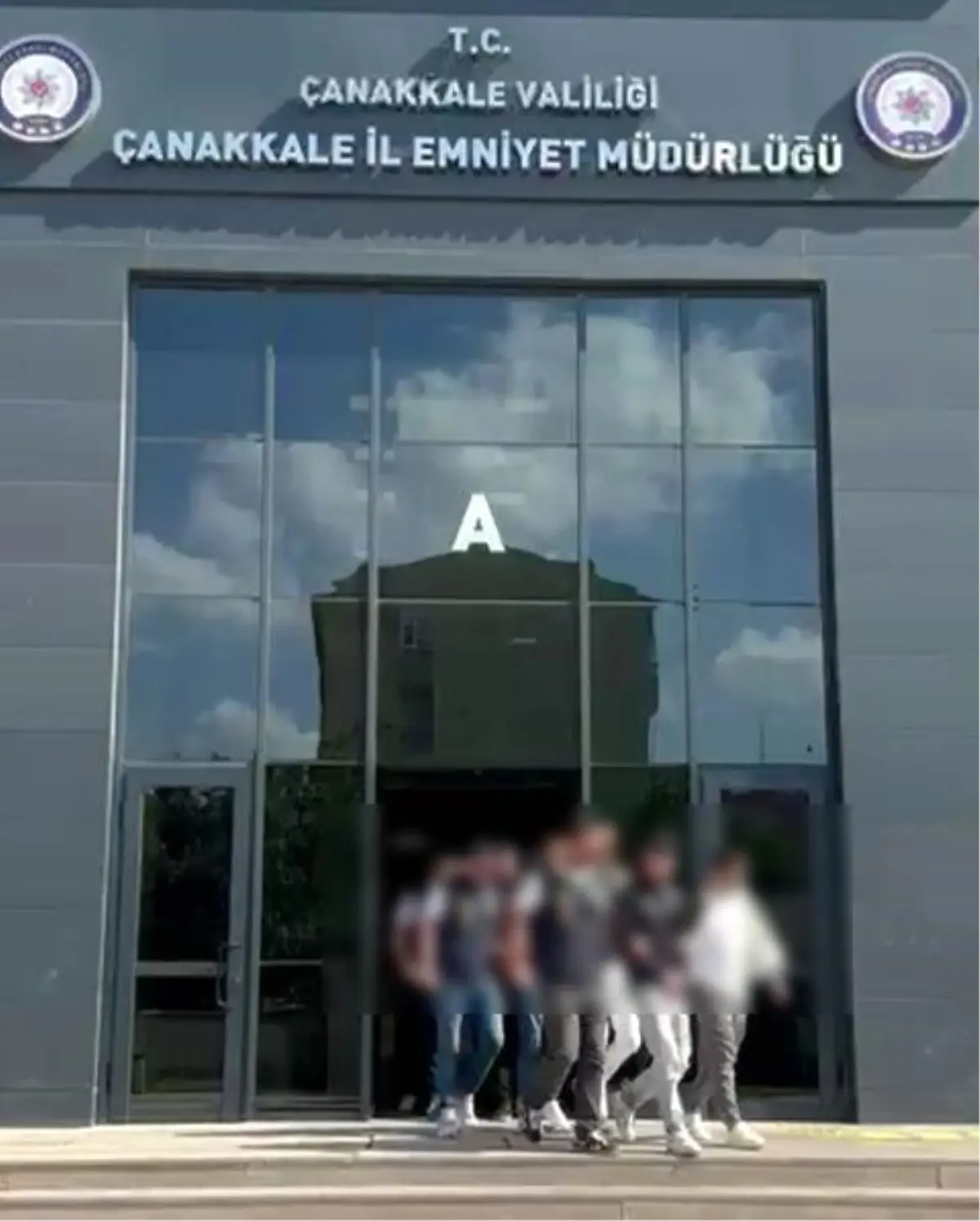 Çanakkale'de Sahte Rezervasyon Dolandırıcılığı: 5 Kişi Tutuklandı