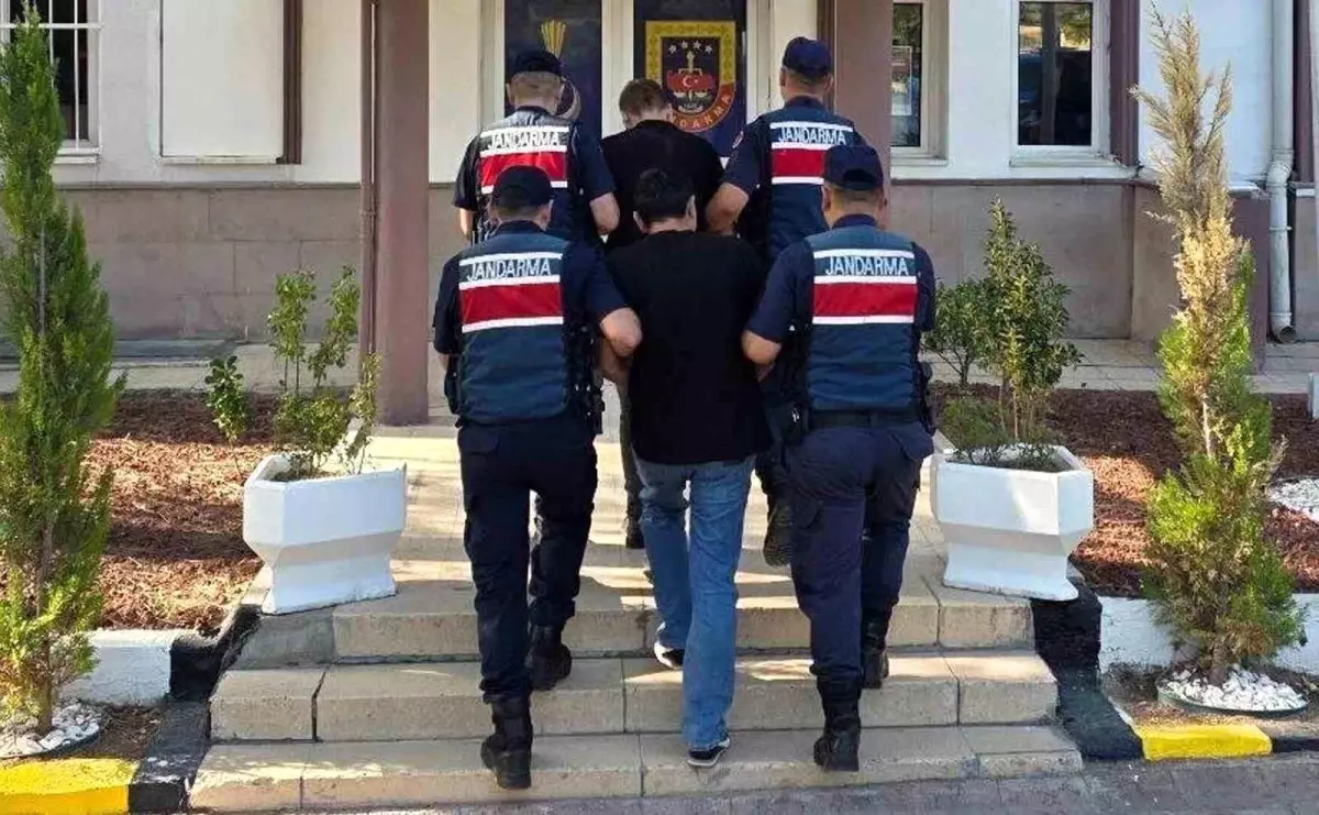 Kırıkkale'de Firari Hükümlüler Ticari Takside Yakalandı