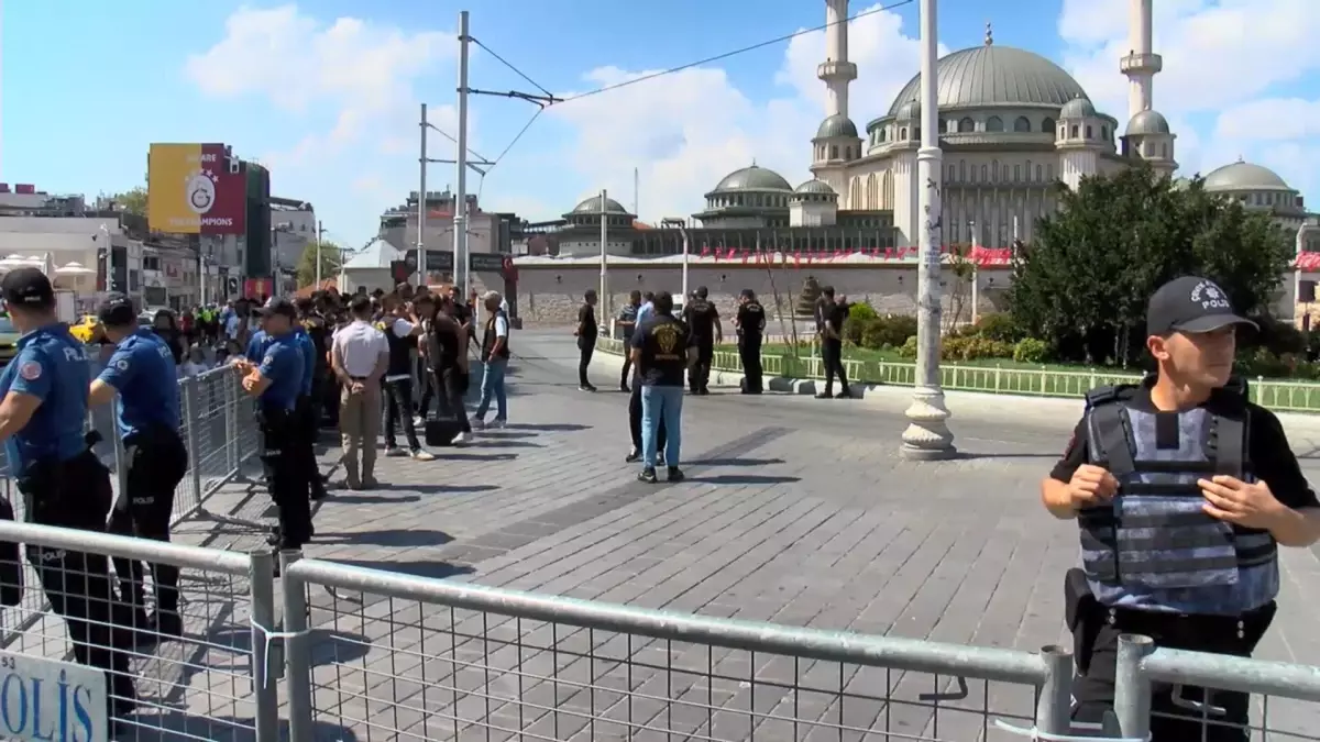 CHP'nin 102. Kuruluş Yıldönümü Töreni Taksim'de Yapılacak
