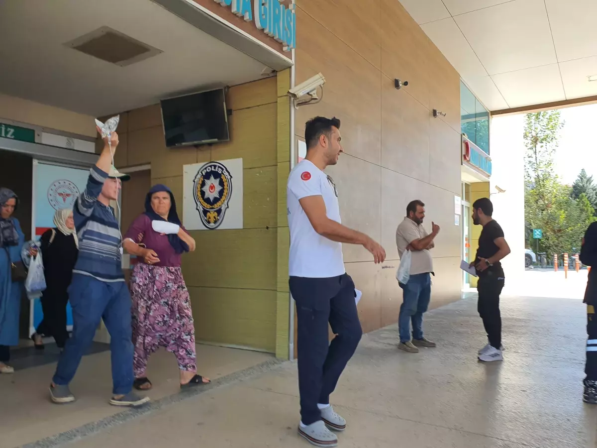 Bursa'da Salça Makinesine Elini Kaptıran Kadının 4 Parmakları Koptu