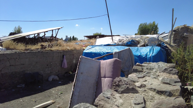 evdeki cokme faciasinda anne ve iki cocugu 19029062 1347 m