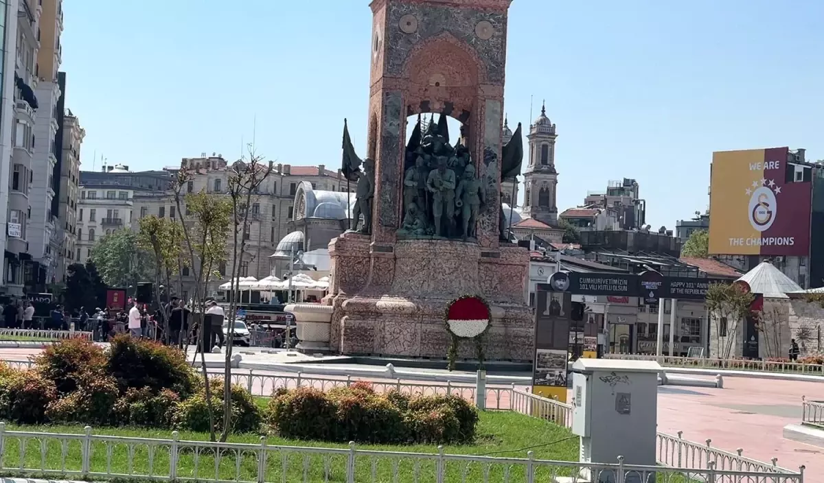 CHP'nin 102. Yıldönümünde Çelenk Krizi