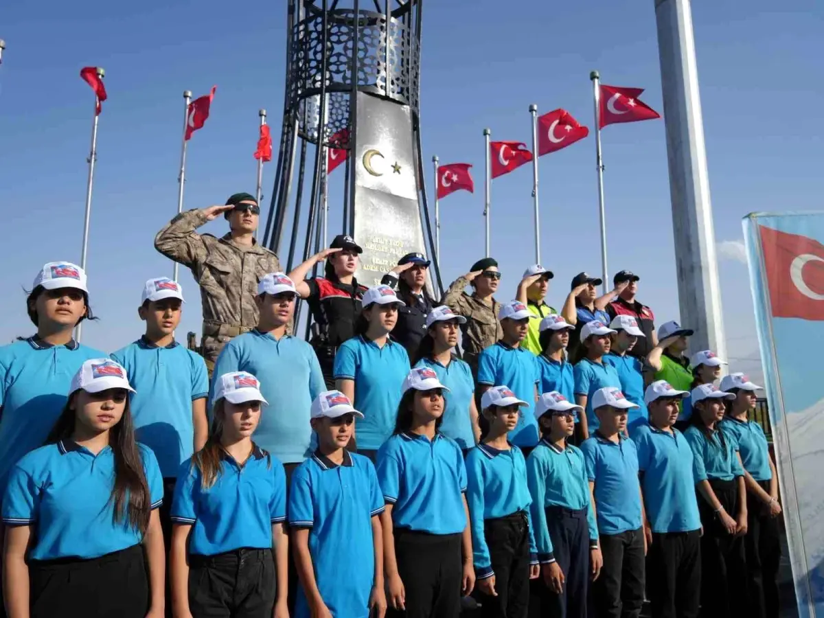 Iğdır'da Dilucu Şehitleri Anıtı'nda anma töreni