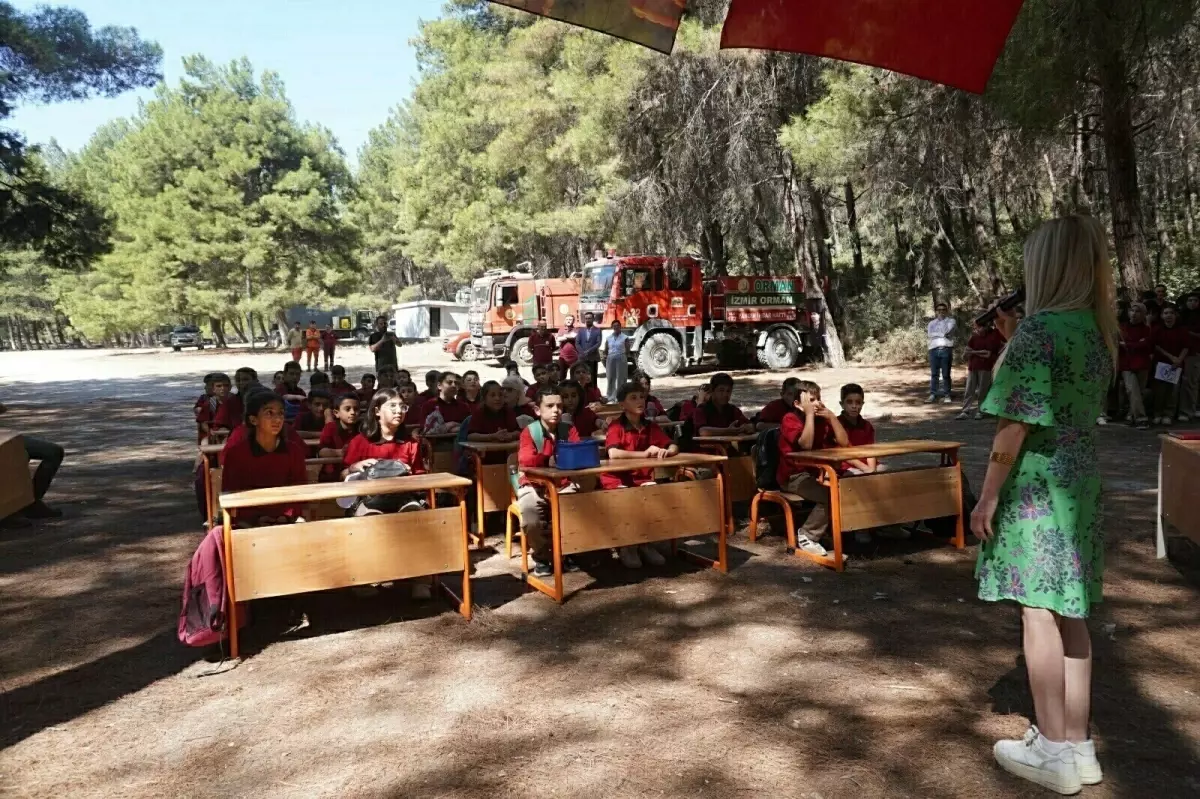 Gaziemir İmam Hatip Ortaokulu Öğrencileri İlk Dersi Ormanda Yaptı
