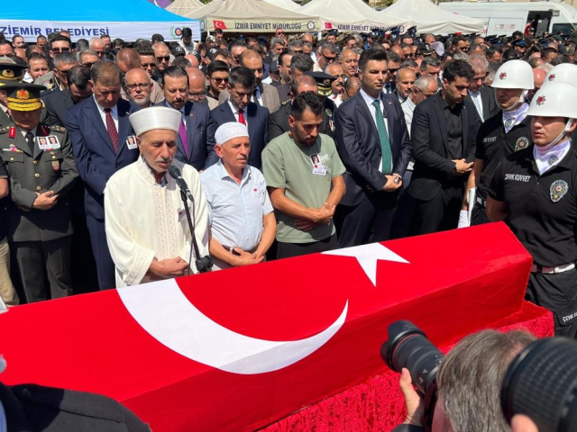 izmir de polis merkezine silahli saldirida sehit 19029113 3631 m