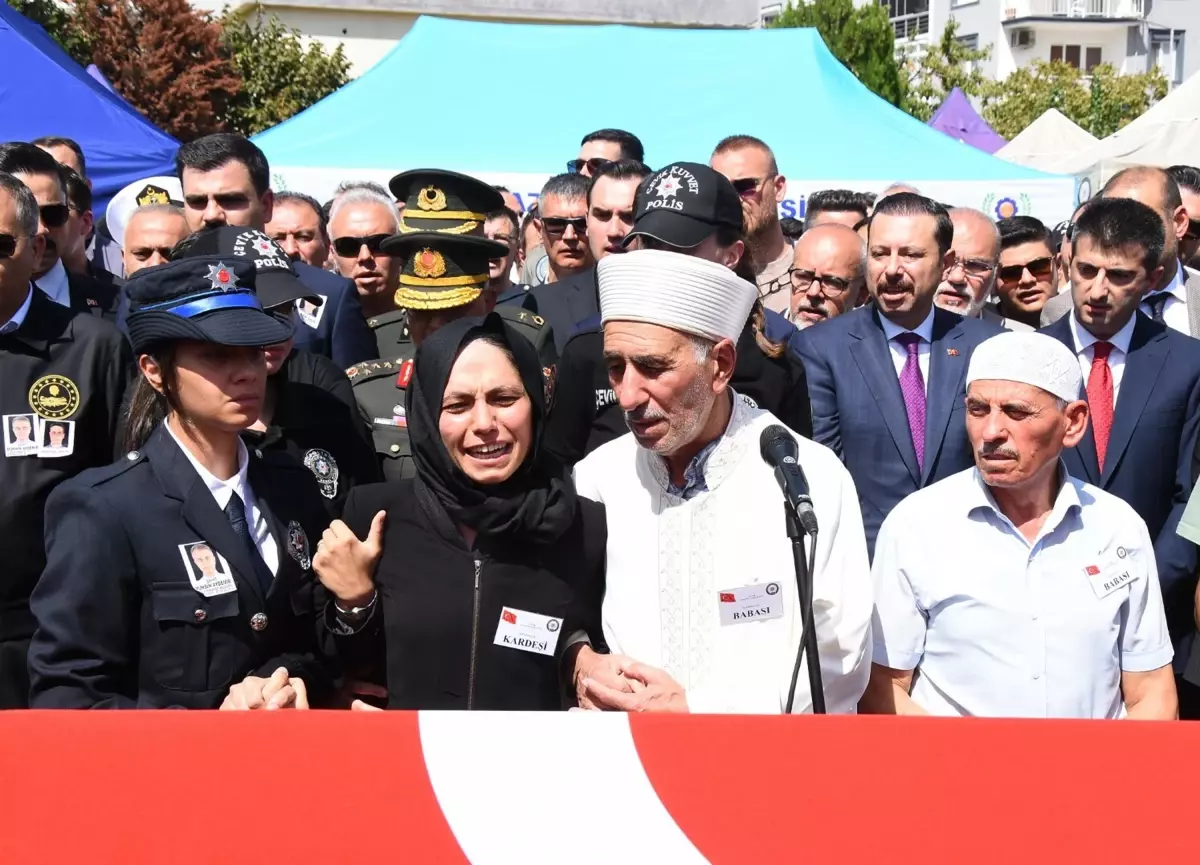 İzmir'de polis merkezine saldırı: 2 şehit için tören düzenlendi