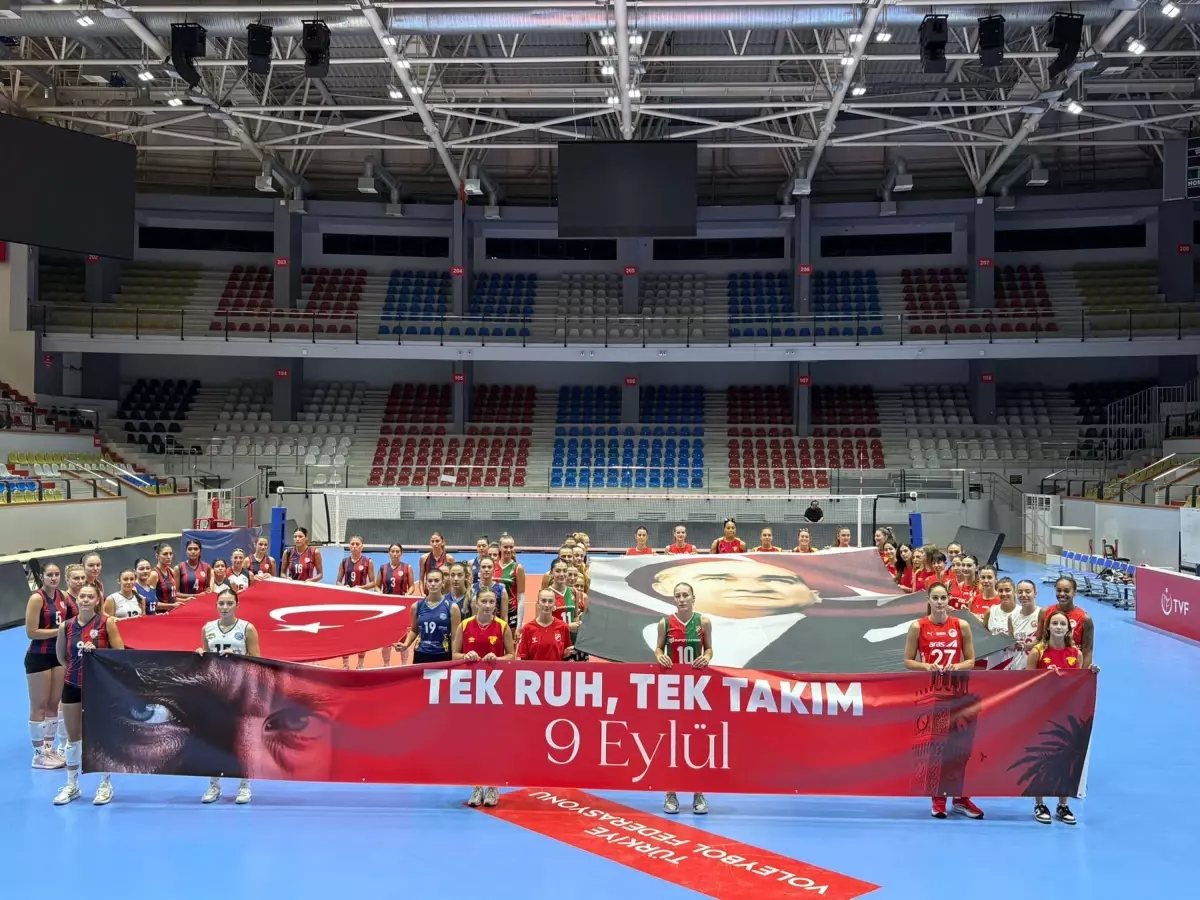 İzmir Kadın Voleybol Takımları 9 Eylül'de Bir Araya Geldi