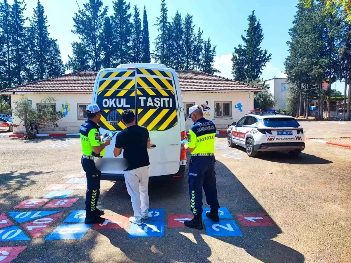 Antalya'da Okul Servislerine Denetim Yapıldı