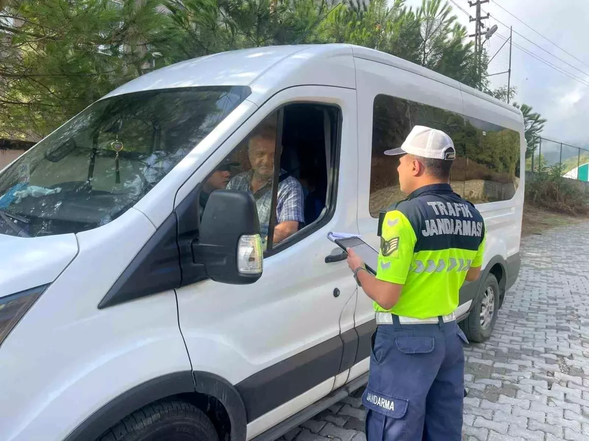 Karabük'te Okul Servis Araçlarına Denetim
