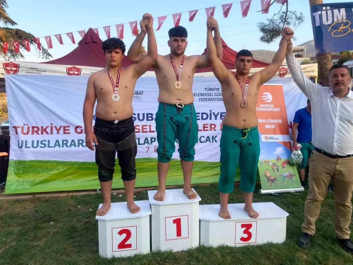 Erzincanlı Sporcular Uluslararası Karakucak Güreşleri'nde Ödül Aldı