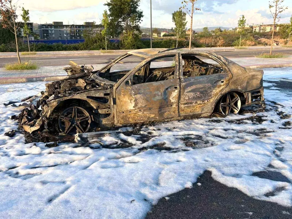 Bulgaristan'dan Gelen Araç, Motor Arızası Nedeniyle Ateşe Verildi