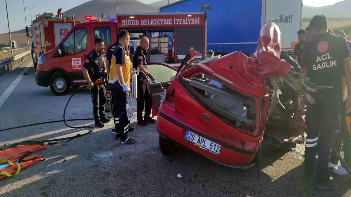 Niğde'de Trafik Kazası: 2 Ölü, 3 Yaralı