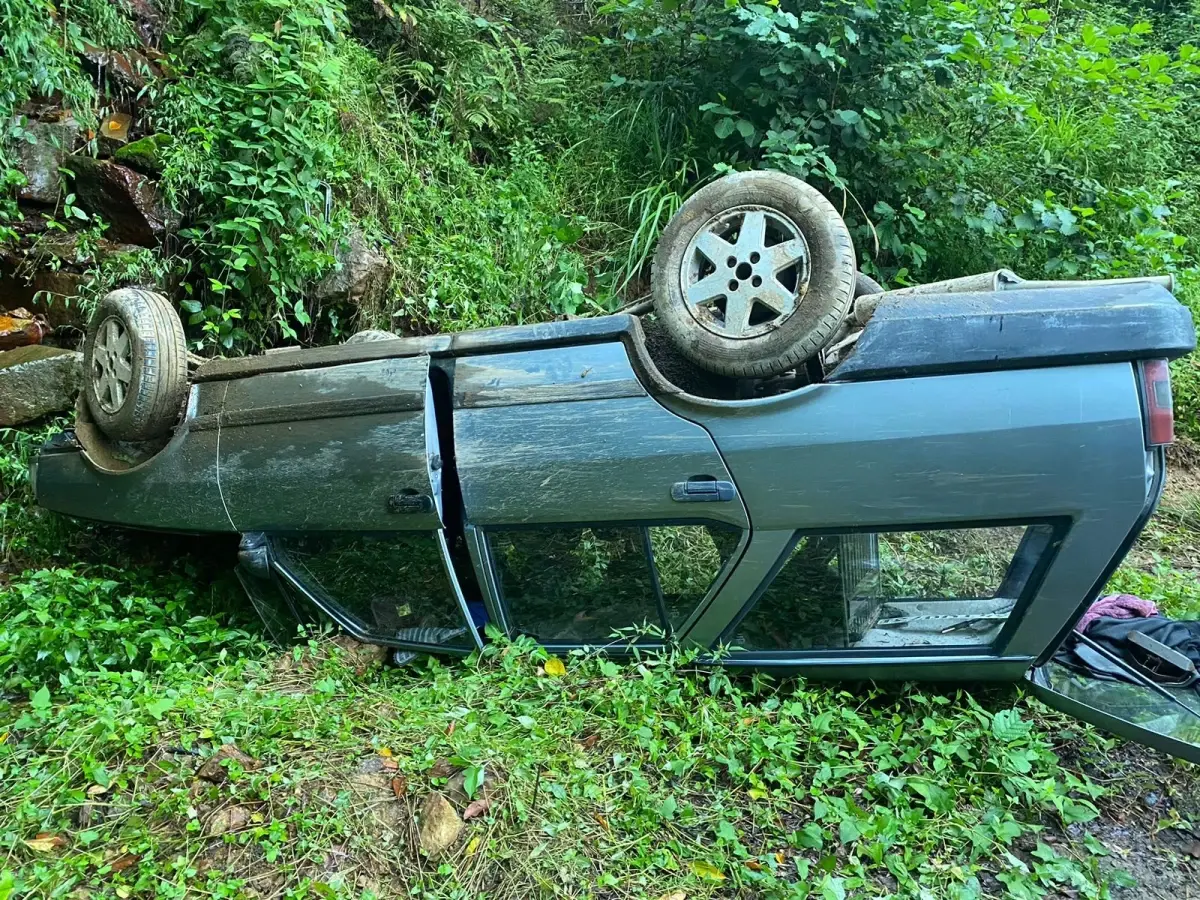 Rize'de Freni Boşalan Otomobil Takla Attı: 3 Yaralı