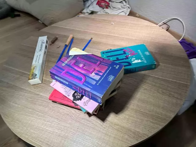 Notable detail in the assailant's room: Gun cleaning kits and books