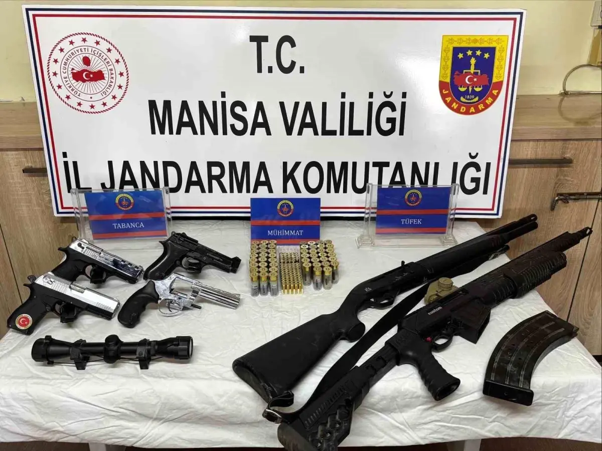 Manisa'da Ruhsatsız Silah Operasyonu: Çok Sayıda Silah ve Mühimmat Ele Geçirildi