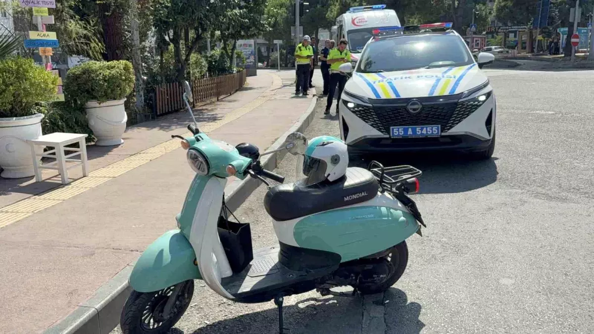 Samsun'da Motosiklet ve Otomobil Çarpıştı: 2 Yaralı