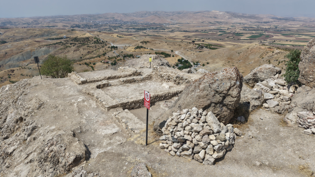 3 bin yillik tarihi kaleden osmanli karakolu cikti 19033988 8228 m