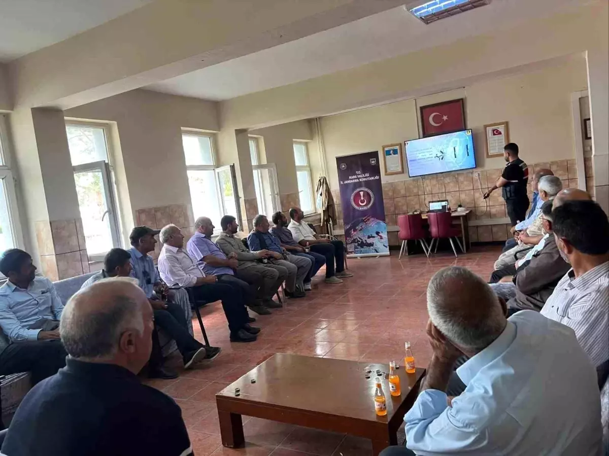 Akyaka'da Jandarma, Siber Dolandırıcılığa Karşı Muhtarlara Eğitim Verdi
