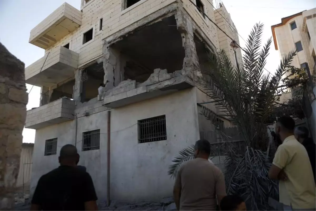 İsrail, El Halil'de Bir Filistinlinin Evini Bombaladı