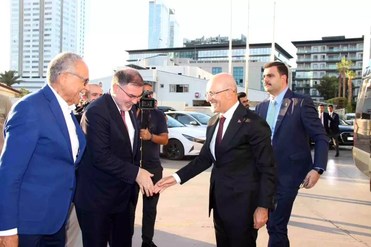 Bakan Şimşek: İzmir İş İnsanlarıyla İstişareler Verimli Oldu