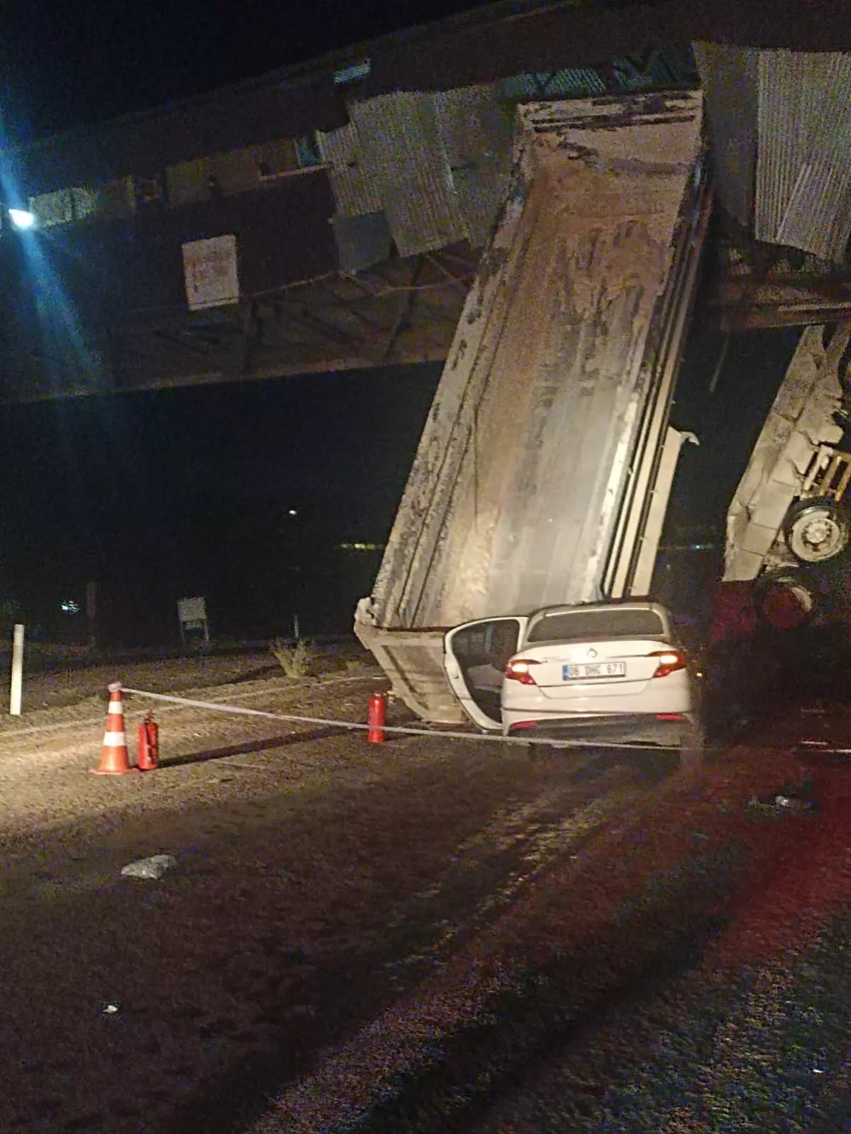 Nallıhan'da Trafik Kazası: 1 Ölü, 3 Yaralı