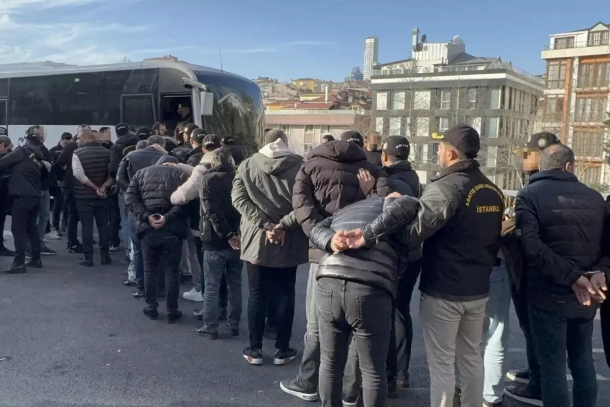 Diplomadan sonra rüşvet skandalı! Çürük okullara sağlam raporu vermişler